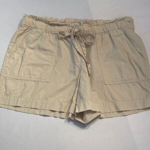LOFT Size M Cargo Tan Shorts.